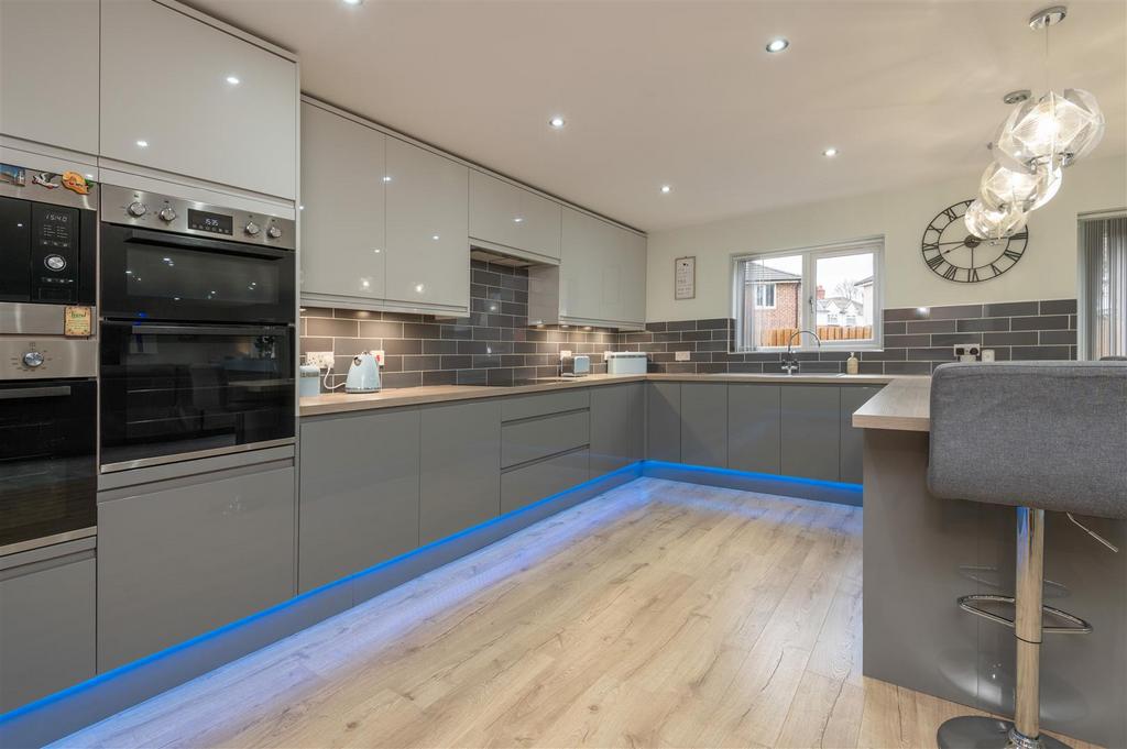 Lounge/Kitchen