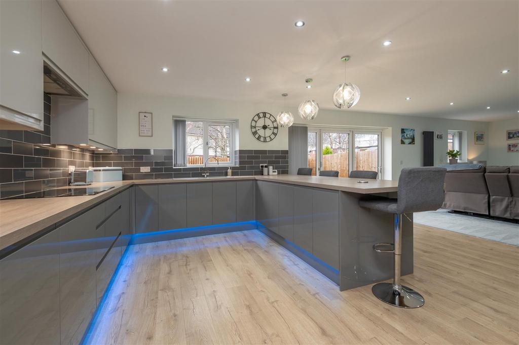 Lounge/Kitchen