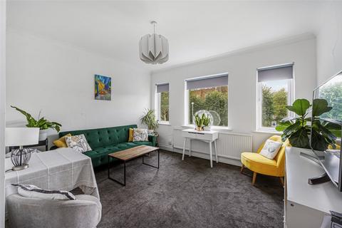 2 bedroom maisonette to rent, North End Road, Golders Green