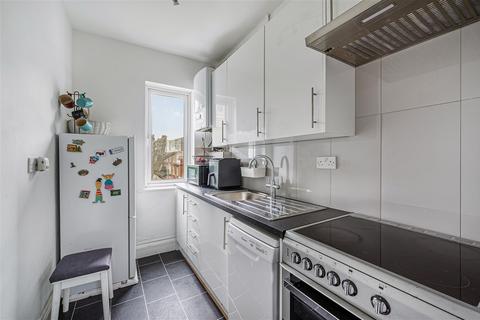2 bedroom maisonette to rent, North End Road, Golders Green