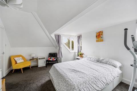 2 bedroom maisonette to rent, North End Road, Golders Green