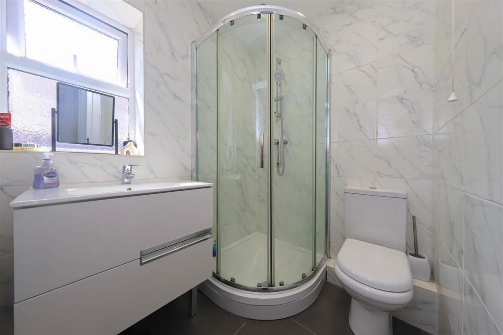 Nicholas james meads ave en suite .jpg