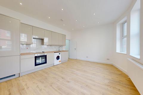 3 bedroom apartment to rent, Grand Parade, Green Lanes, London, London, N4