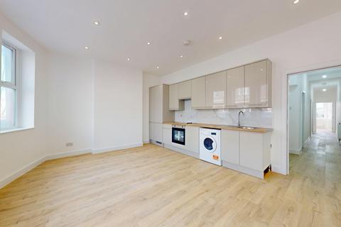 Grand Parade, Green Lanes, London, London, N4