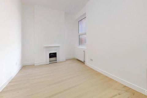 3 bedroom apartment to rent, Grand Parade, Green Lanes, London, London, N4