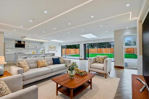 5 bedroom detached house for sale, Gloucester Road, Barnet, EN5