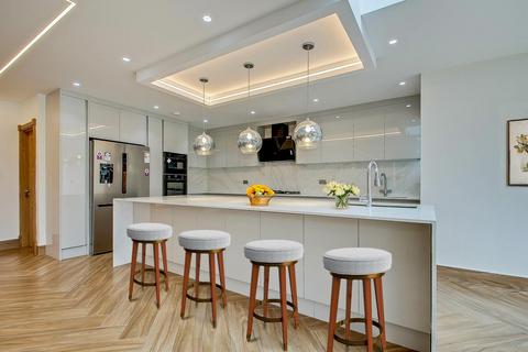 5 bedroom detached house for sale, Gloucester Road, Barnet, EN5