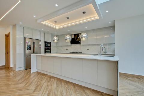 5 bedroom detached house for sale, Gloucester Road, Barnet, EN5