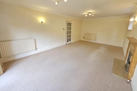5 bedroom detached house to rent, Walton-on-Thames, Surrey, KT12