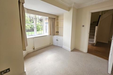 5 bedroom detached house to rent, Walton-on-Thames, Surrey, KT12