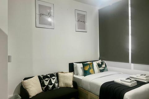 Studio to rent, Deptford Broadway, London SE8