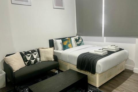 Studio to rent, Deptford Broadway, London SE8