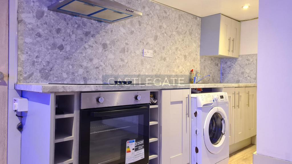 3 A May Street, Crosland Moor, Huddersfield, HD4 5 D