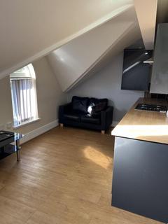 2 bedroom flat to rent, Brighton Grove, Manchester M14