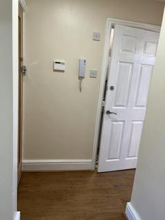 2 bedroom flat to rent, Brighton Grove, Manchester M14