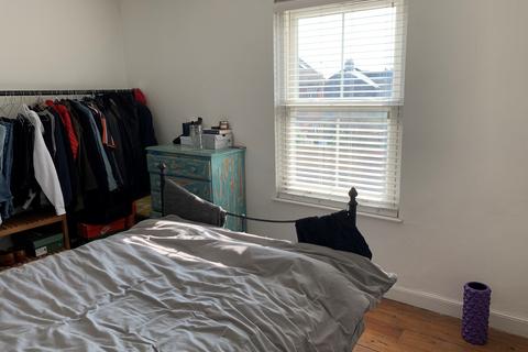 2 bedroom house to rent, Middle Street, Southampton, SO14