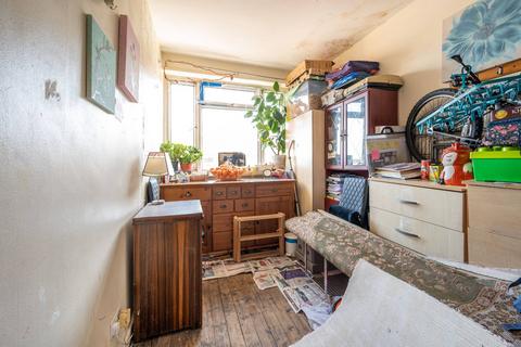 2 bedroom flat for sale, High Road Leyton, Leyton, London, E10