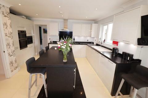 5 bedroom detached house for sale, Magdala Road, Hayling Island