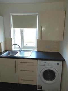 2 bedroom flat to rent, Cobdens, Chigwell, IG7