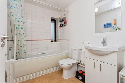 2 bedroom flat for sale, Nash Way, Kenton, HARROW
