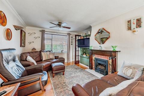 3 bedroom semi-detached house for sale, Martyrs Avenue, Crawley