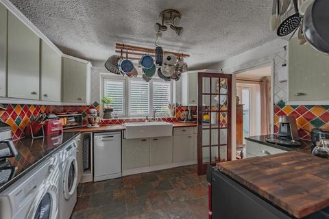 3 bedroom semi-detached house for sale, Martyrs Avenue, Crawley