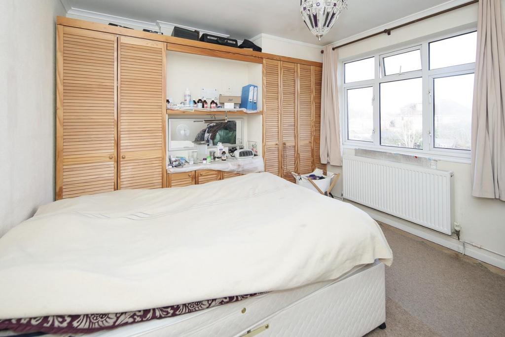 21 St Catherines Crescent CV31-10.jpg