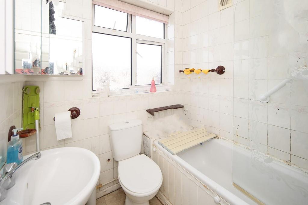 21 St Catherines Crescent CV31-9.jpg