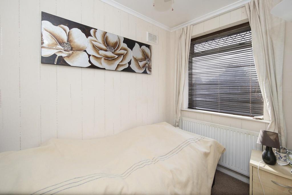 21 St Catherines Crescent CV31-14.jpg