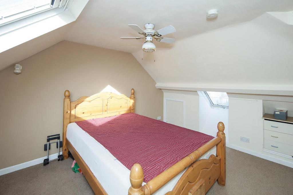21 St Catherines Crescent CV31-15.jpg