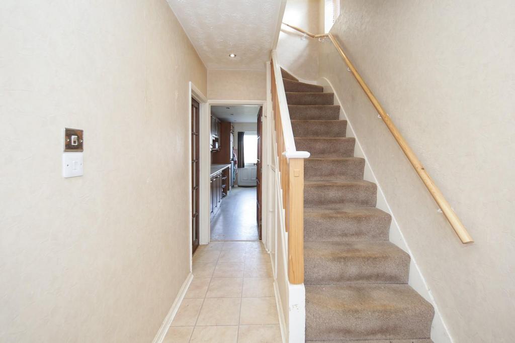21 St Catherines Crescent CV31.jpg