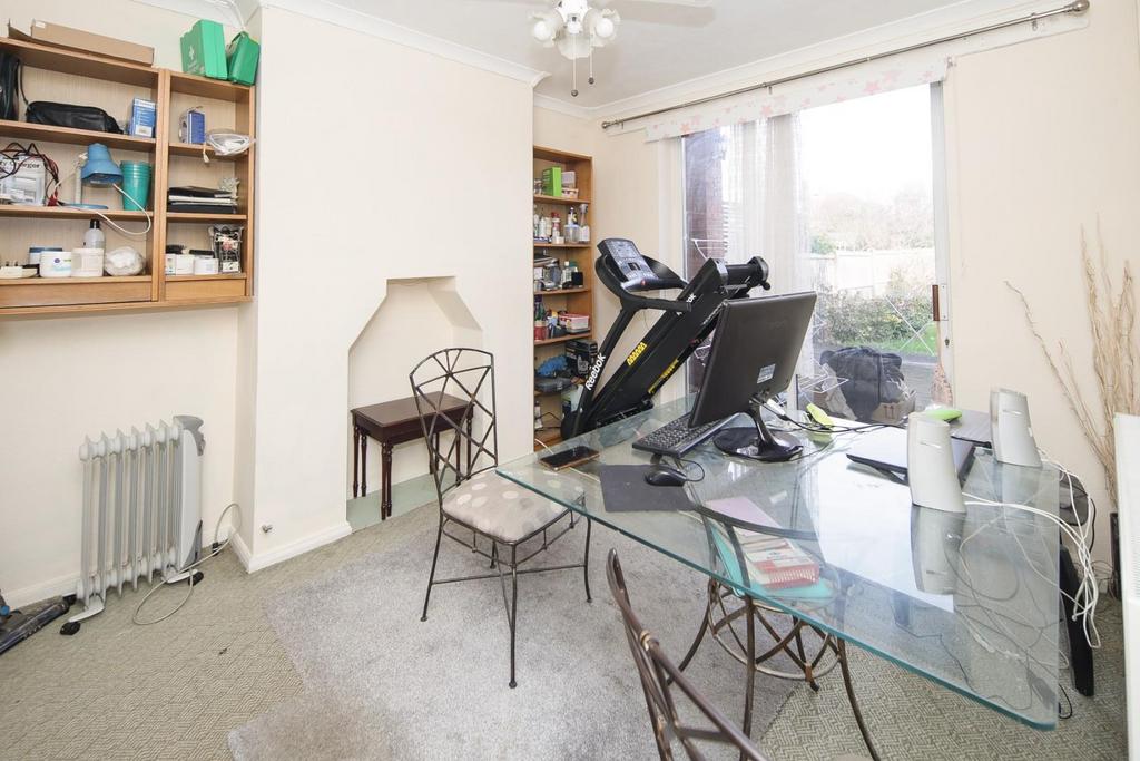 21 St Catherines Crescent CV31-8.jpg