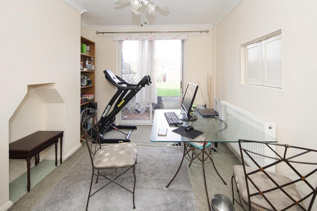 21 St Catherines Crescent CV31-7.jpg