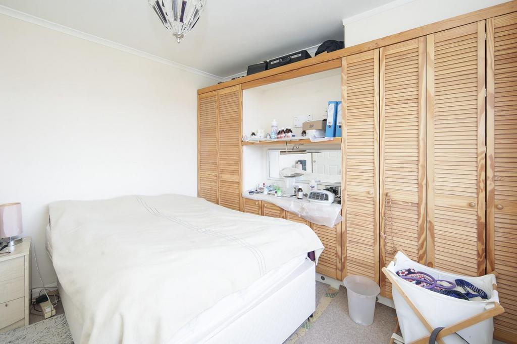 21 St Catherines Crescent CV31-11.jpg