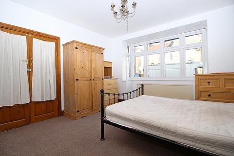 2 bedroom flat to rent, Rossindel Road, Hounslow, Middlesex, TW3