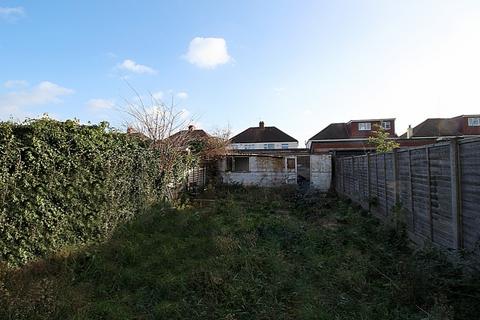 2 bedroom flat to rent, Rossindel Road, Hounslow, Middlesex, TW3