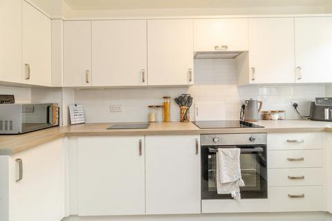 2 bedroom terraced house for sale, Pettingrew Close, Walnut Tree, Milton Keynes