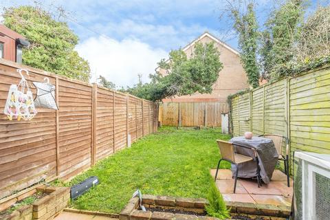2 bedroom terraced house for sale, Pettingrew Close, Walnut Tree, Milton Keynes