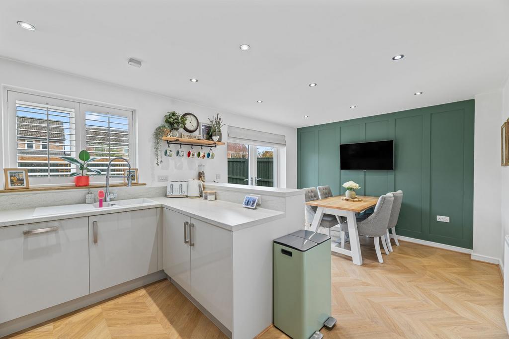 Kitchen/ Dining Area