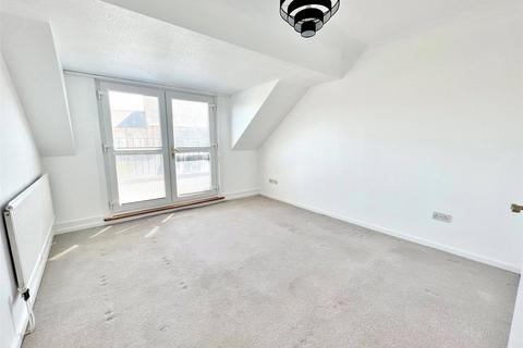 1 bedroom flat for sale, High Street, West Sussex PO21