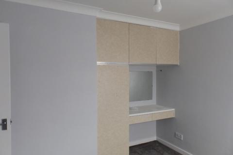 3 bedroom semi-detached house to rent, Ross Drive, Great Sutton, Ellesmere Port