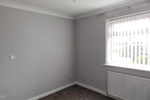 3 bedroom semi-detached house to rent, Ross Drive, Great Sutton, Ellesmere Port