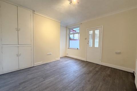 3 bedroom terraced house to rent, Belsize Avenue, PETERBOROUGH PE2