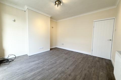 3 bedroom terraced house to rent, Belsize Avenue, PETERBOROUGH PE2