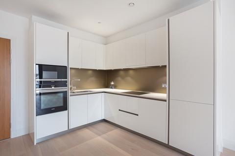 3 bedroom apartment to rent, Pinewood Gardens Teddington TW11