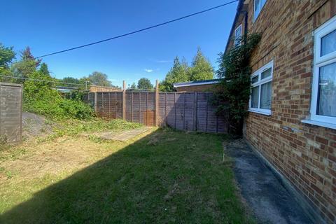 2 bedroom flat to rent, Bury Avenue, Hayes, UB4