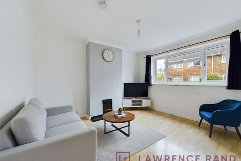 2 bedroom flat to rent, Bury Avenue, Hayes, UB4