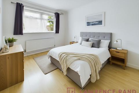 2 bedroom flat to rent, Bury Avenue, Hayes, UB4