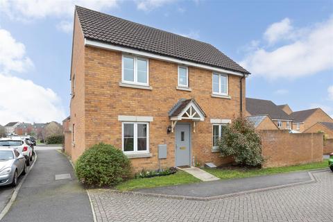 undefined, Thestfield Drive, Staverton
