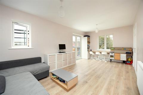 undefined, Thestfield Drive, Staverton